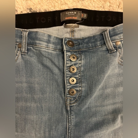 Torrid Bombshell skinny button fly jeans plus size 22 premium stretch denim - Picture 2 of 5